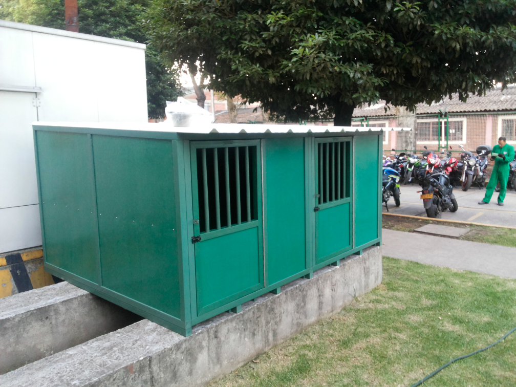 CANILES-PLASTICOS-PARA-PERROS-DE-SEGURIDAD1