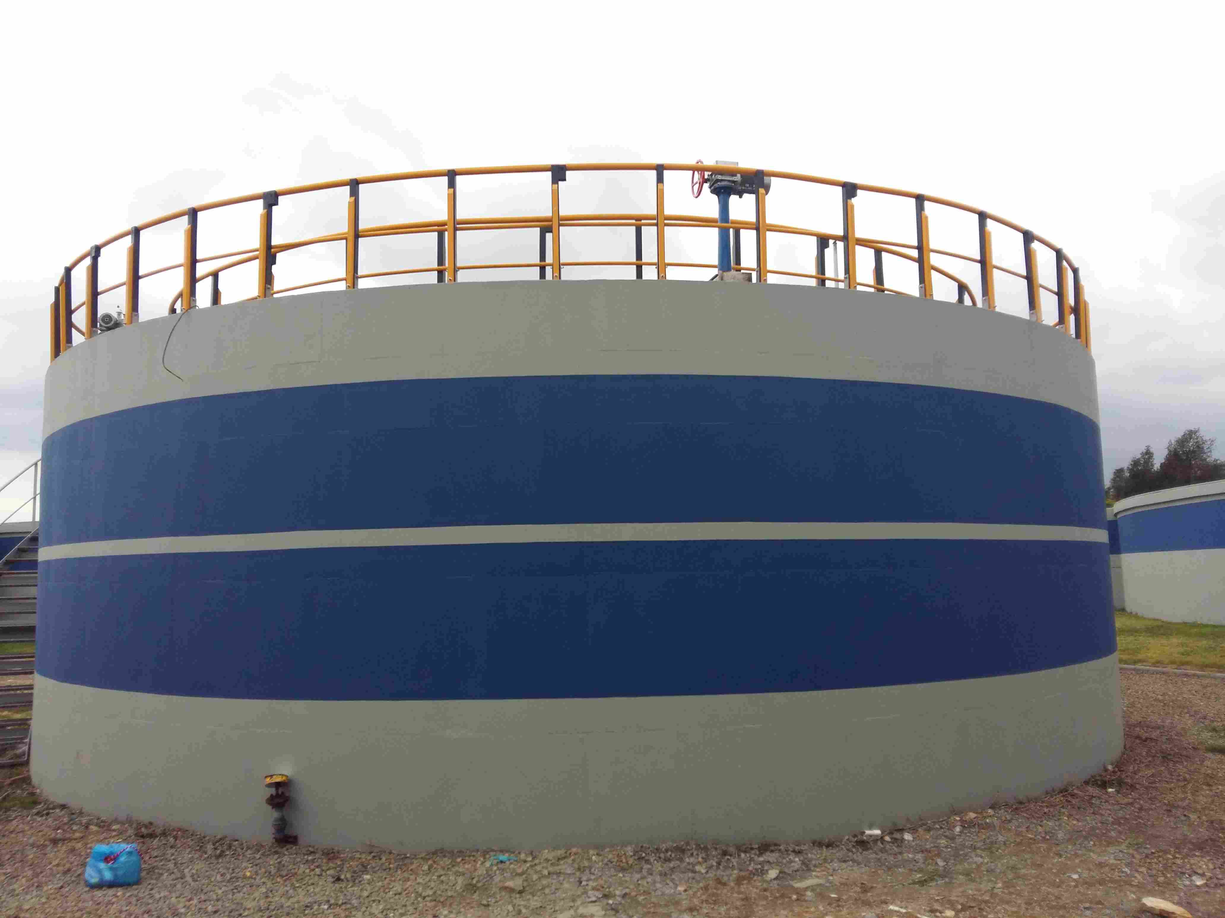 CERRAMIENTOS-PLASTICOS-CON-PASARELA-PARA-TRATAMIENTO-DE-AGUAS2