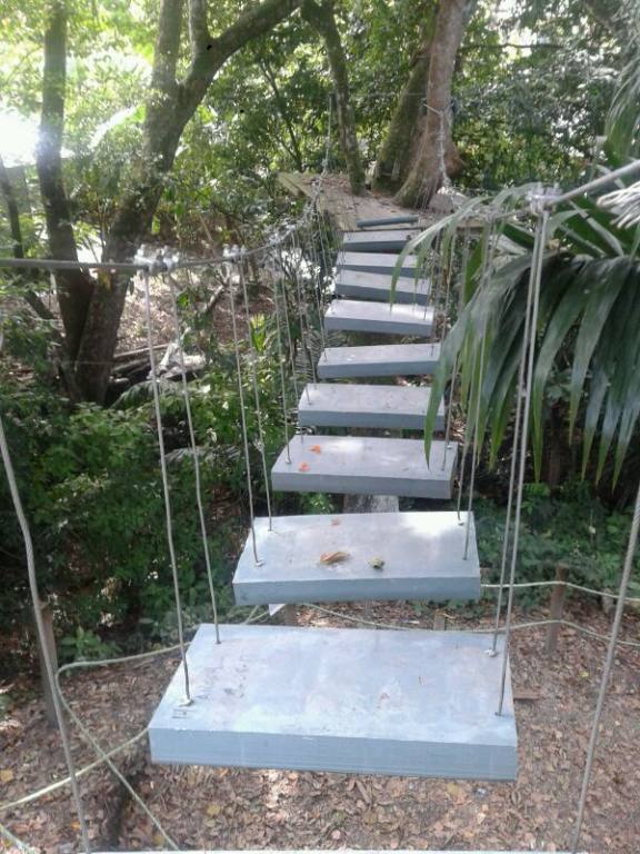 PUENTES-PLASTICOS-COLGANTES-JUEGOS-EXTREMOS