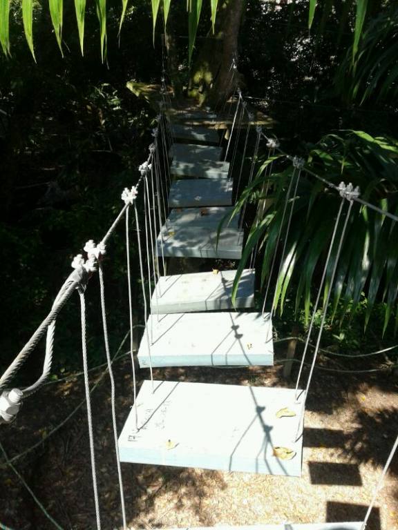 PUENTES-PLASTICOS-COLGANTES-JUEGOS-EXTREMOS3