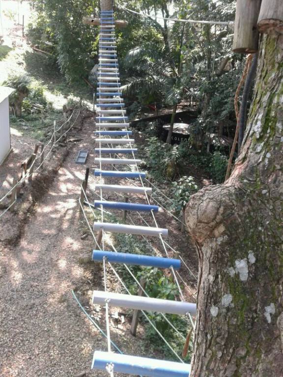 PUENTES-PLASTICOS-COLGANTES-JUEGOS-EXTREMOS5