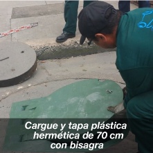 Cargue y tapa Plástica Hermética de 70 Cm con Bisagra 