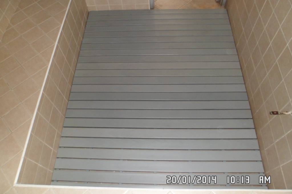 piso-plastico-antideslizante-para-banos2